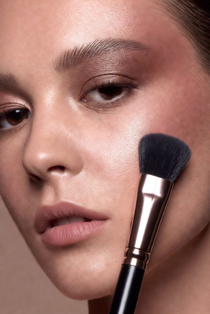 "Round face makeup placement guide showing contour, blush, and highlighter techniques to sculpt and slim the face"