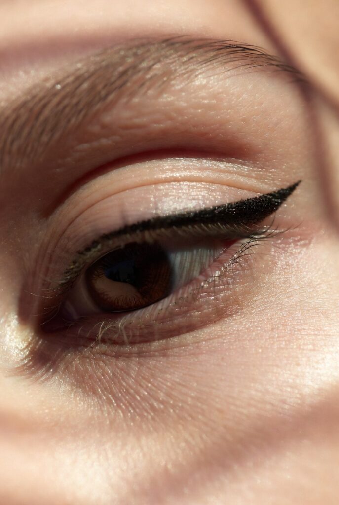 Eyeliner Placement That Defines and Lifts