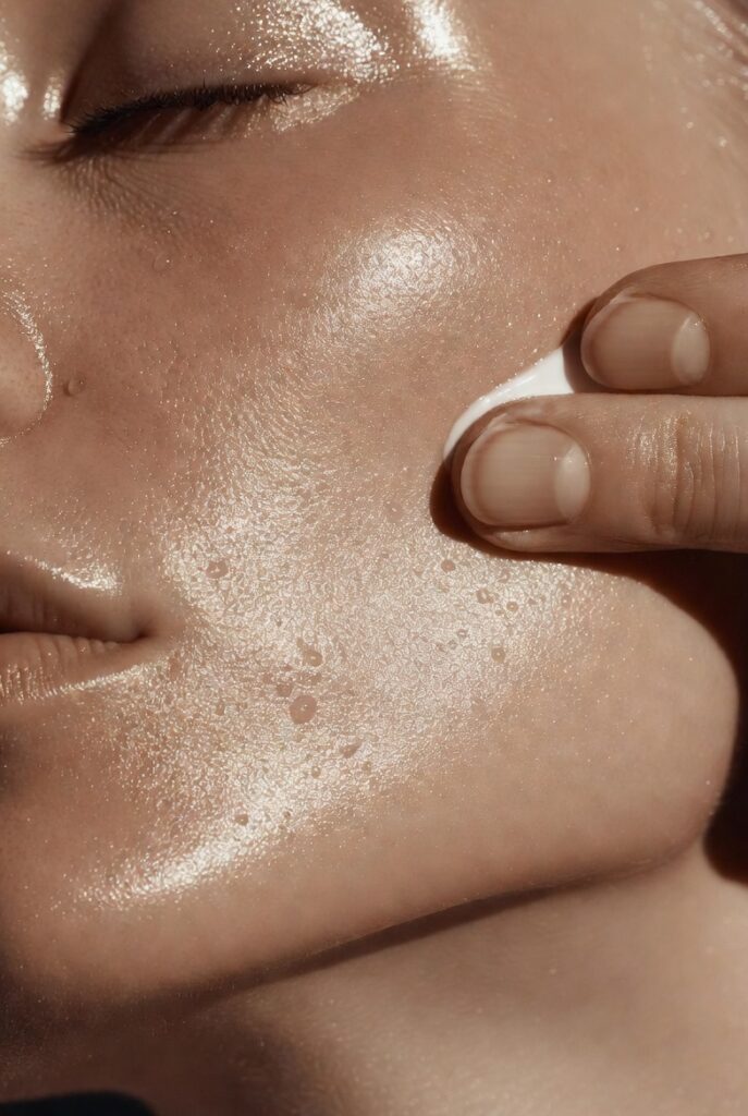 1. Luminous Primed Base with Hyaluronic Acid