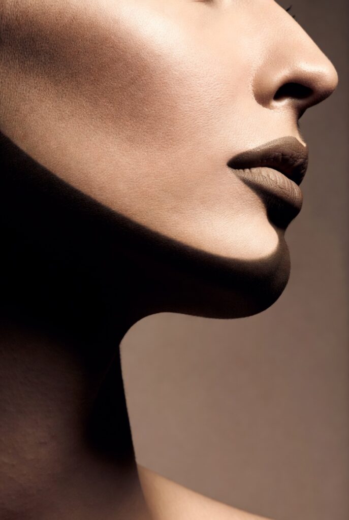 4. Contour Below the Jawline Only on the Outer Third