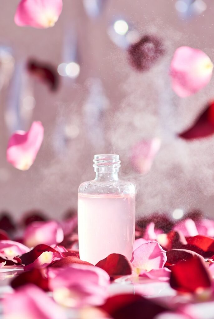 7. Rose Face Wash for Glowing Skin and Refreshing Effect